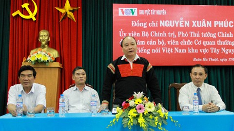 Deputy Prime Minister visits VOV’s Central Highlands bureau - ảnh 1